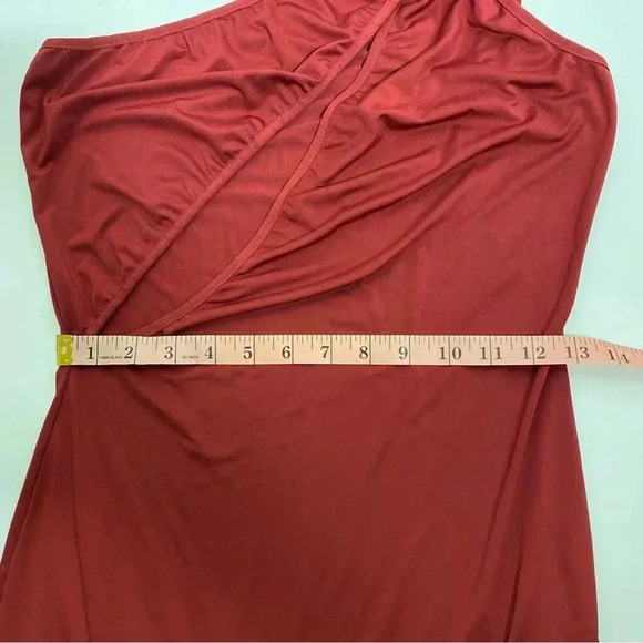 Red Bodycon Mini Dress Size Medium With Chest Cutout Sexy Black Shoulder Flirty - Picture 4 of 14